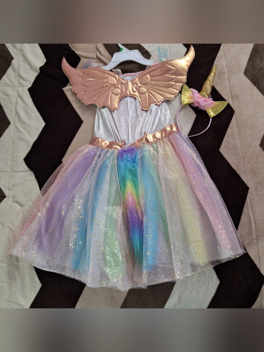 Spirit Halloween Shimmering Unicorn costume for a child Medium 8/10